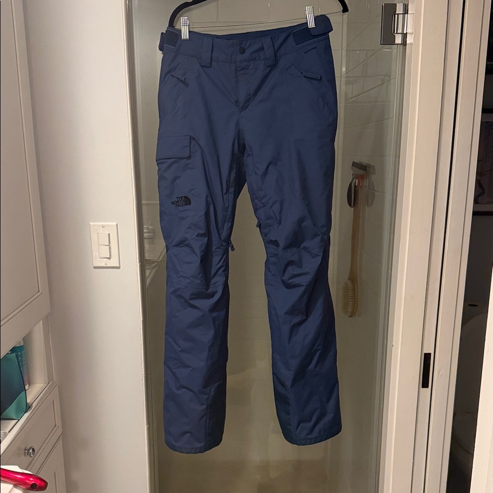 The North Face women’s snow pants or ski pants snowpants skipants ski bib
